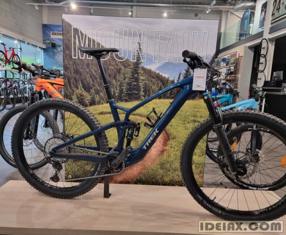 2023 Trek Madone SLR 6 eTap Gen 6